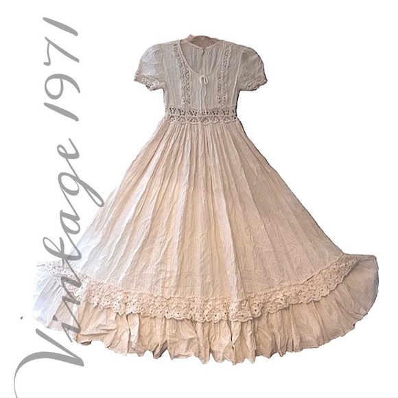 1970s VINTAGE Ivory Crochet Embellished Maxi Dress with Full Skirted Design XSM - Picture 2 of 11